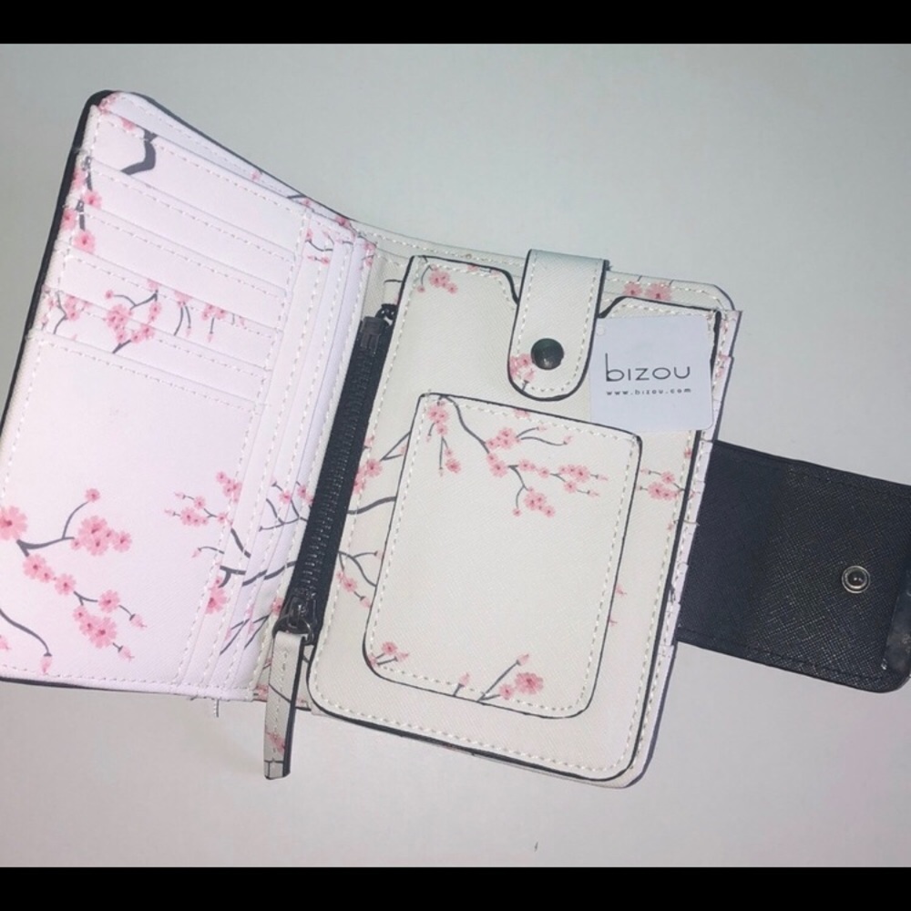 Bizou wallet with cellphone space